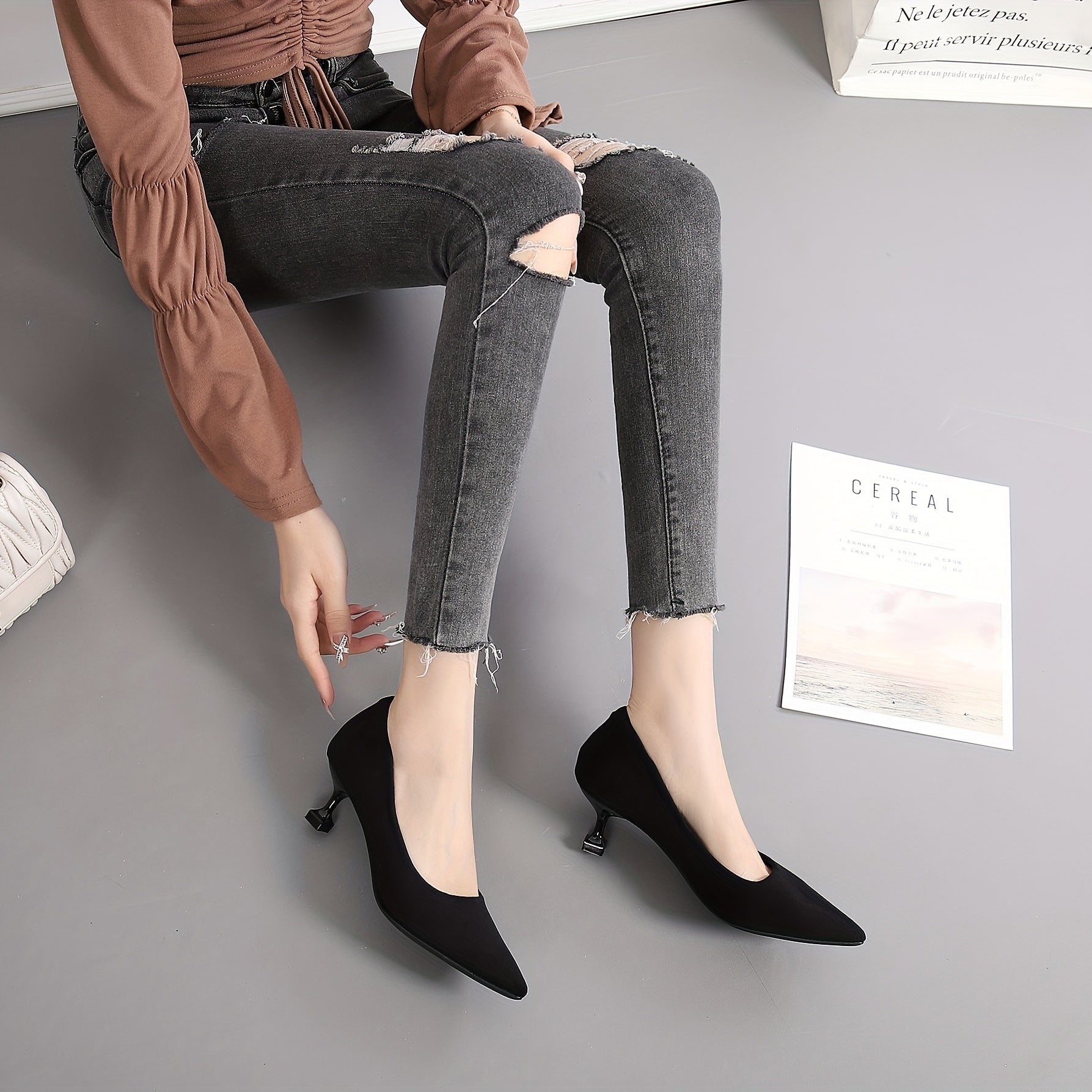 Women's Solid Kitten Heels Point Toe Low Heel Pumps