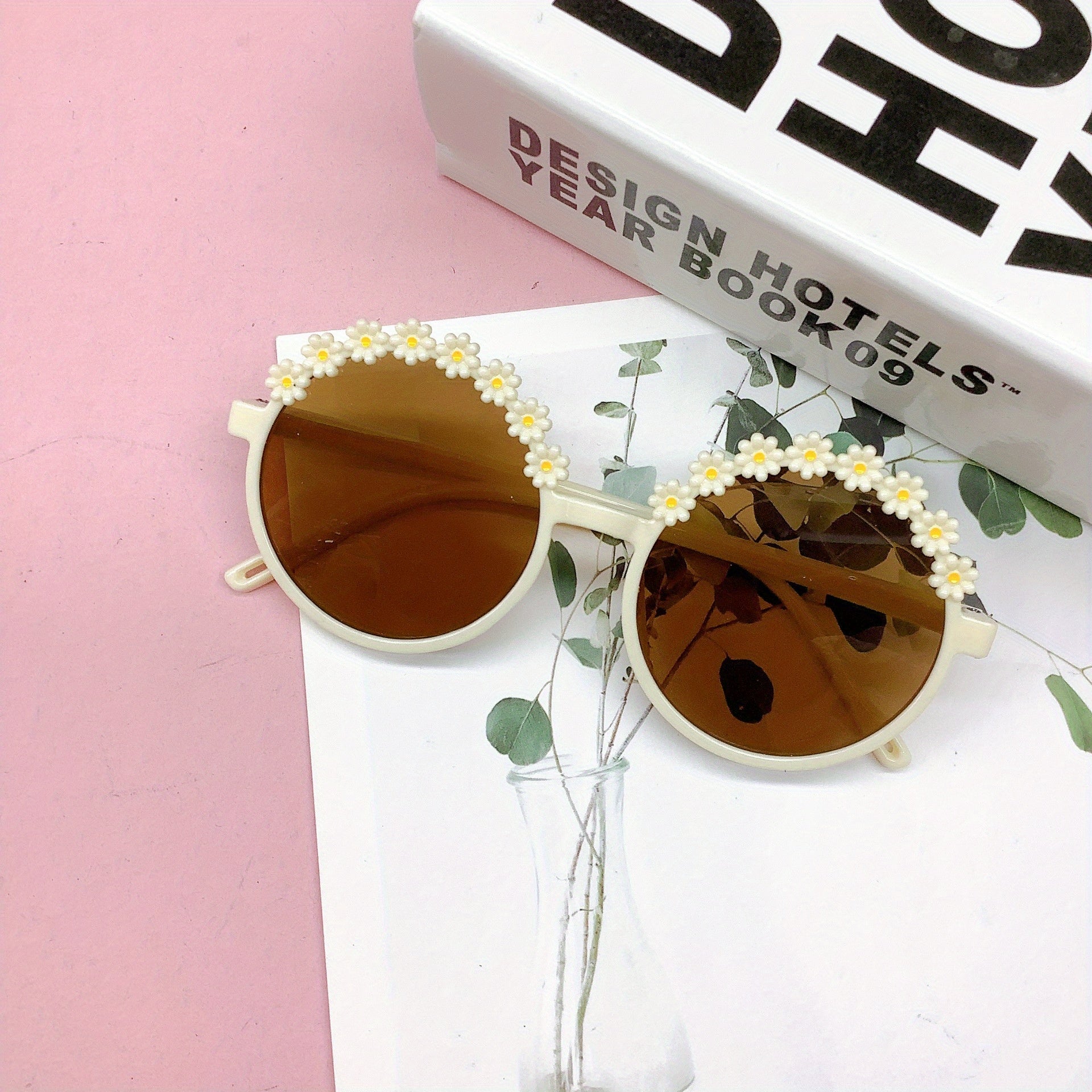 Round Frame Daisy Decorative Outdoor Sunglasses for Girls