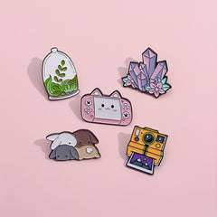 8pcs Random Cartoon Animal Brooches For Men, Clothing & Bag Accessories