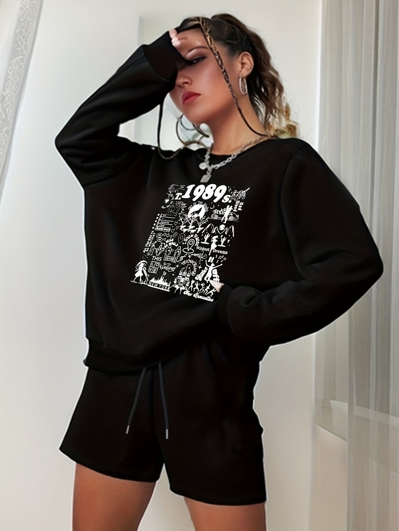  Casual Outfit Set: Graphic Sweatshirt & Shorts