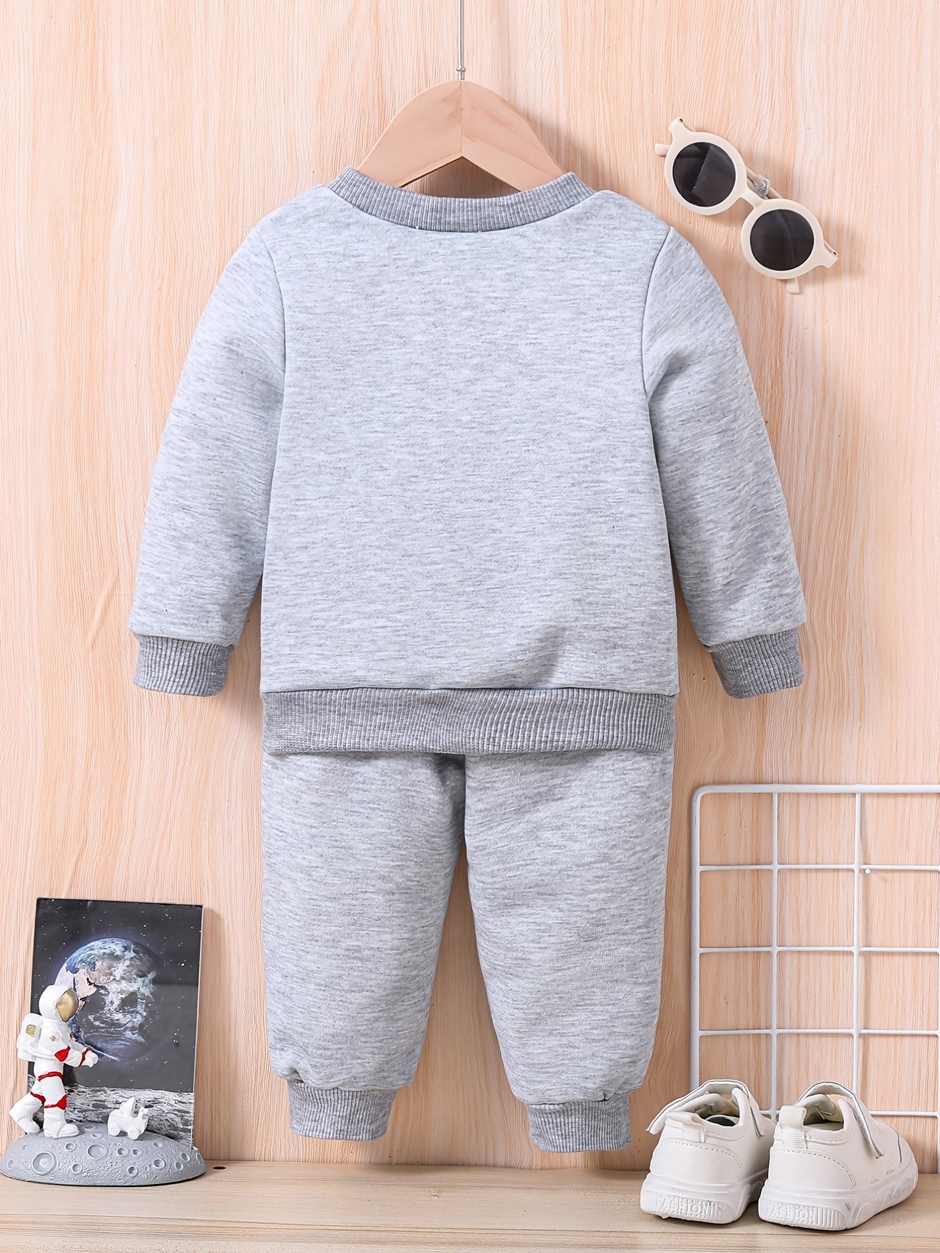 Kitten On Hole Baby Sweatshirt Trousers Set