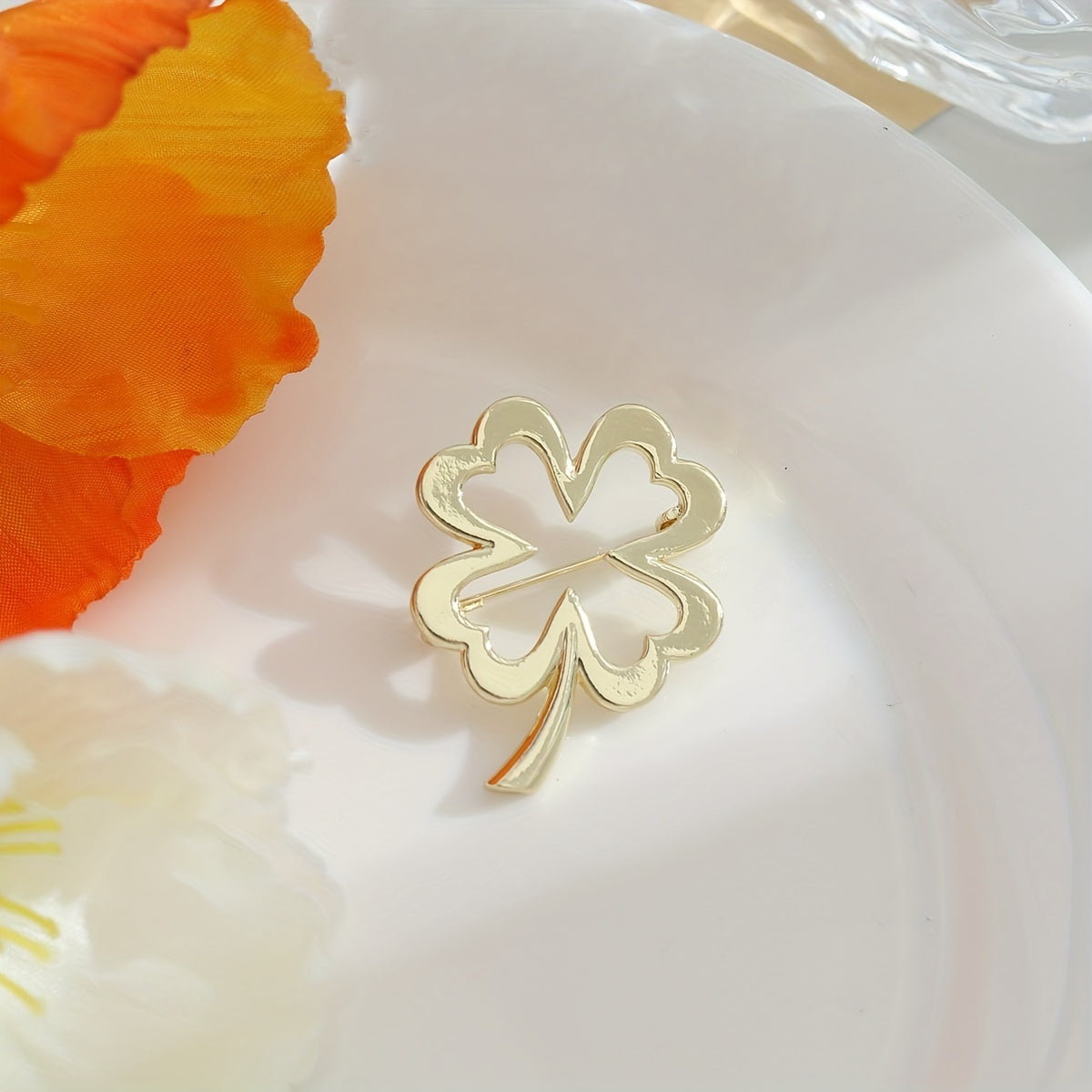 Hollow Four leaf Clover Brooch Collar Jacket Dress Suit