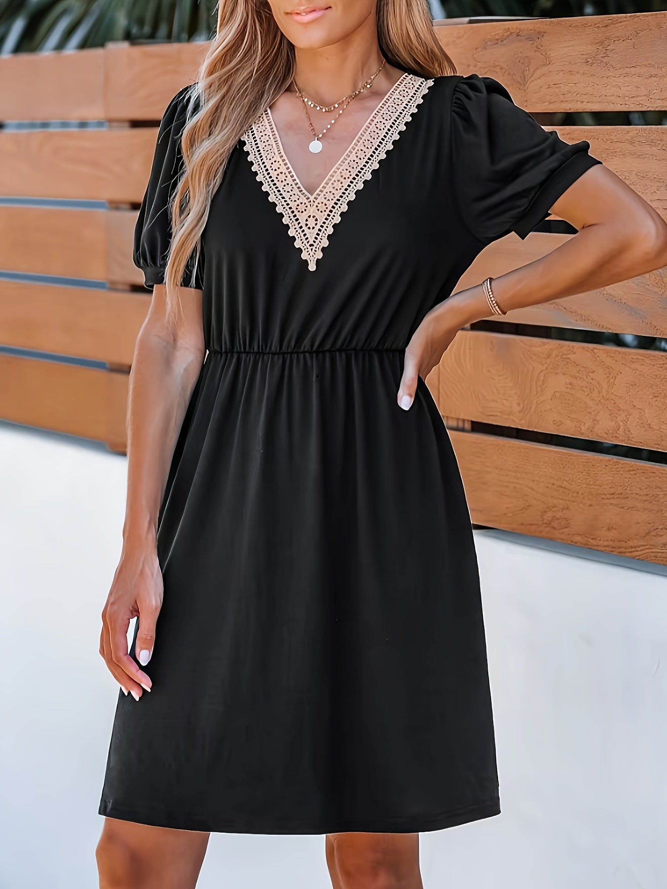 Women's Plus Solid Puff Sleeve Applique V Neck Knee Length Dress