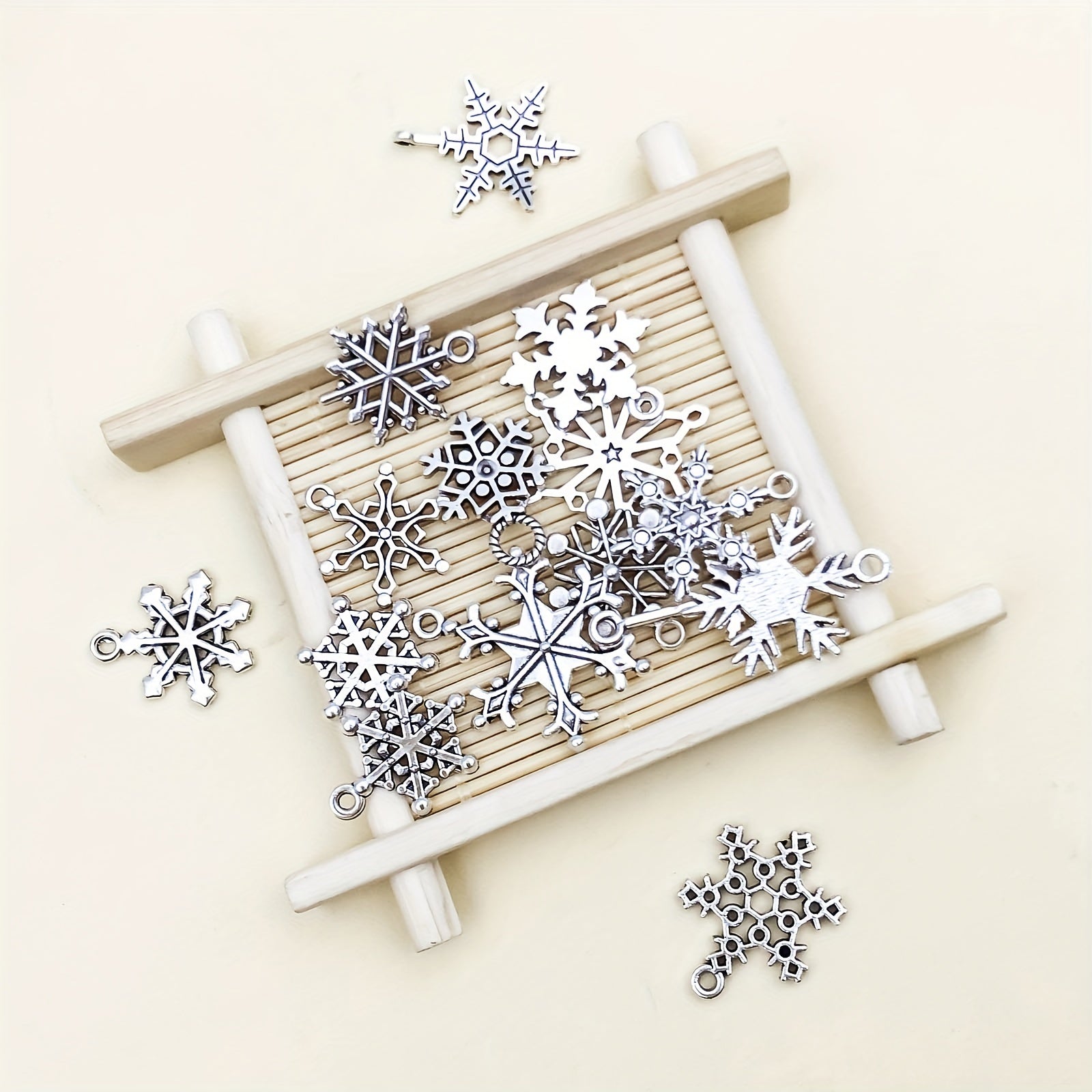 16pcs Snowflake Pattern Pendants for DIY Jewelry