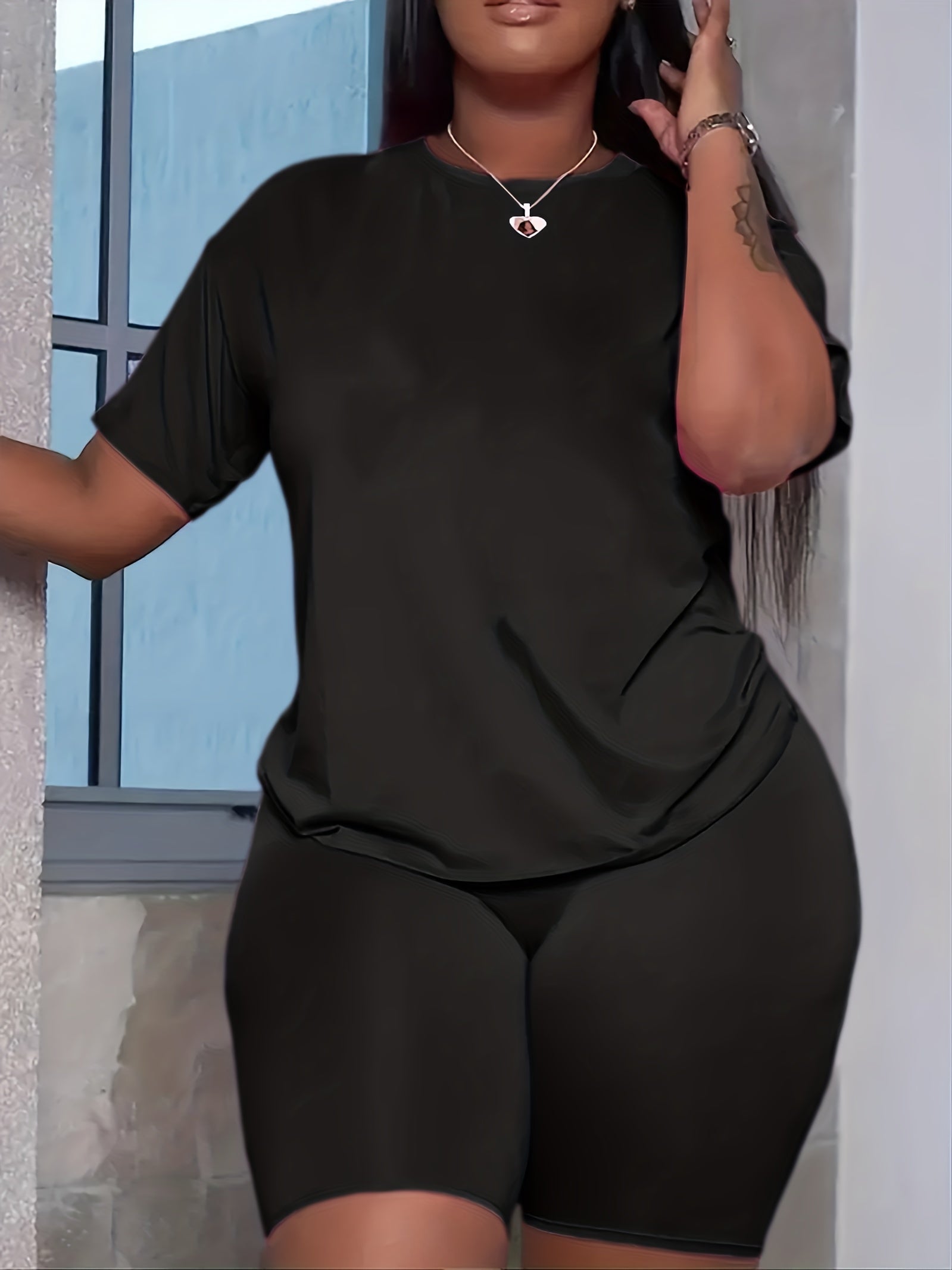 Casual Two-piece Set Crew Neck Tee & Slim Shorts