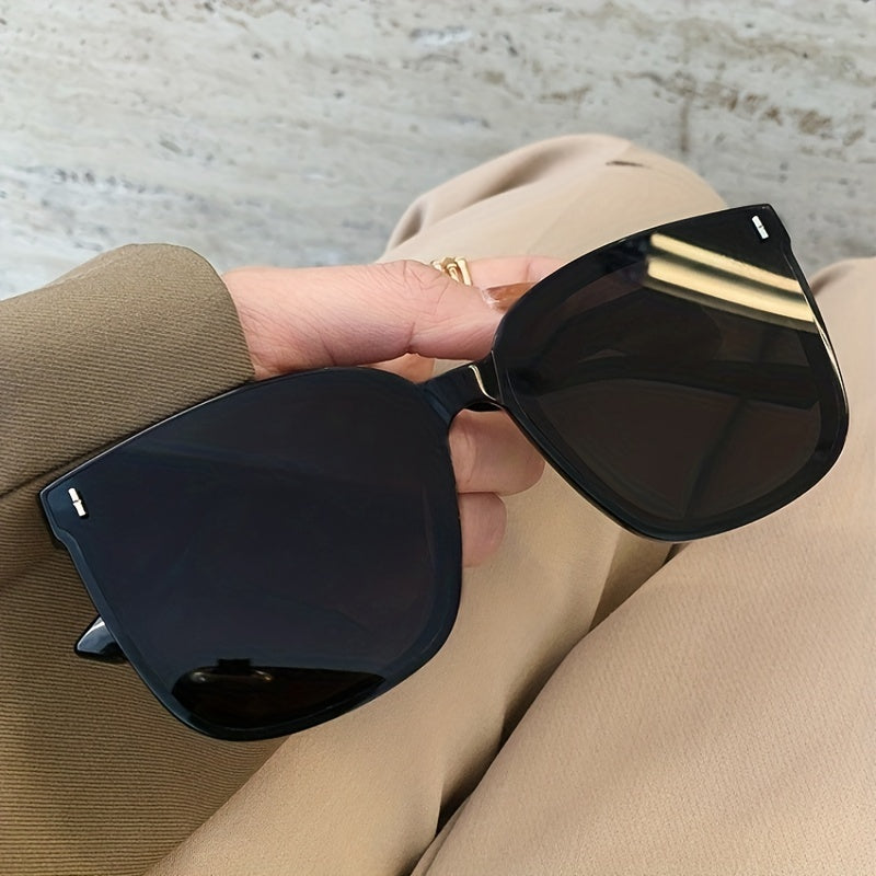 Square Rivet Decor Sunglasses Anti Glare UV400