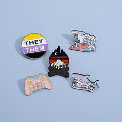 8pcs Random Cartoon Animal Brooches For Men, Clothing & Bag Accessories