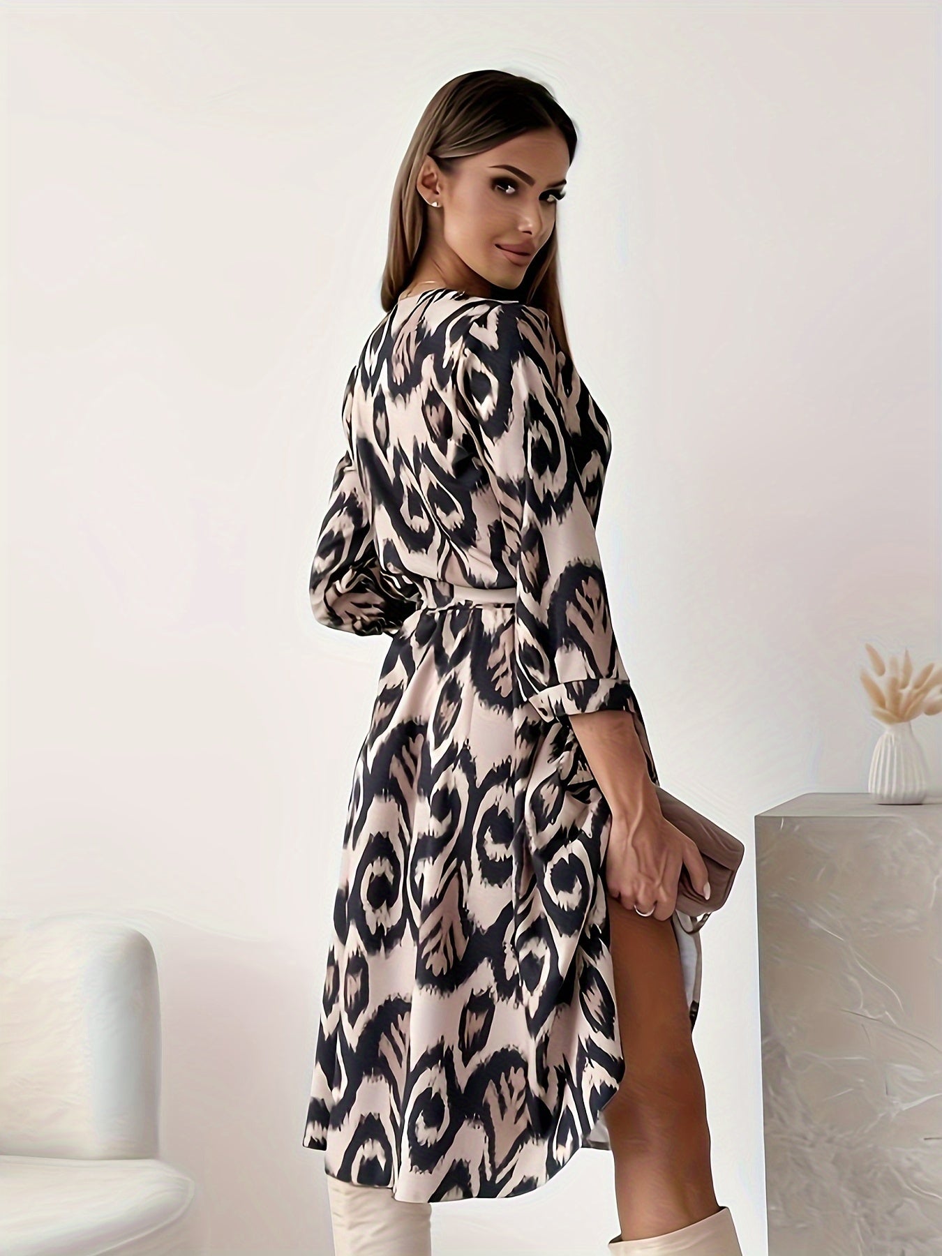  Graphic Print V Neck Dress With Belt