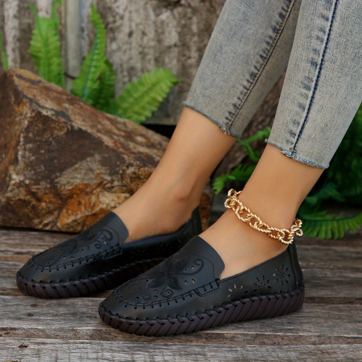 Women's Hollow Out Slip On Embroidered Shoes Lightweight Outdoor Shoes