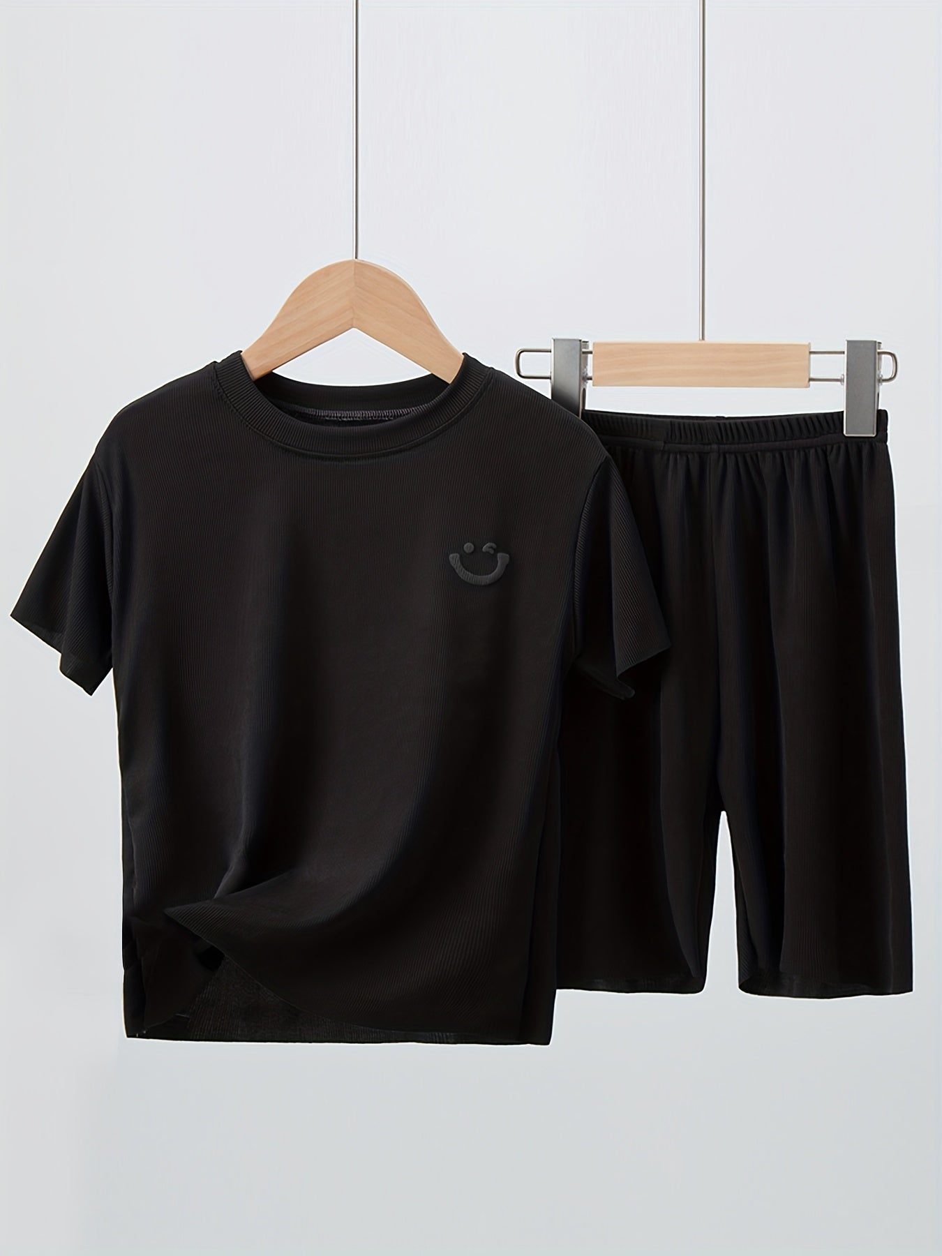 2pcs Boys Smile Face Icon Loungewear Set Kids Summer T shirt & Shorts