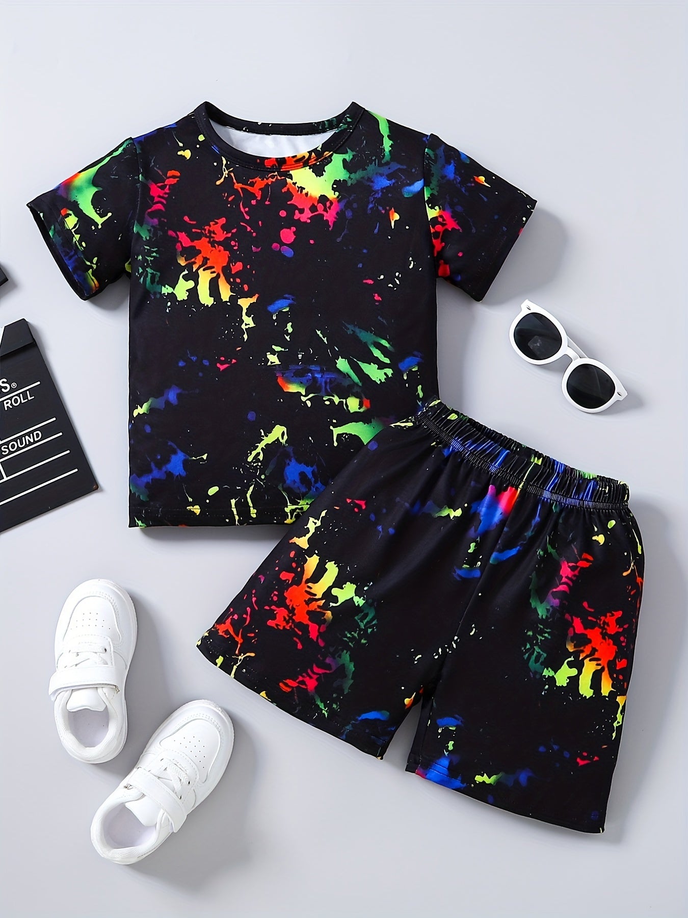 2pcs Boys Allover Print Graphic Short Sleeve Tees & Shorts Sets