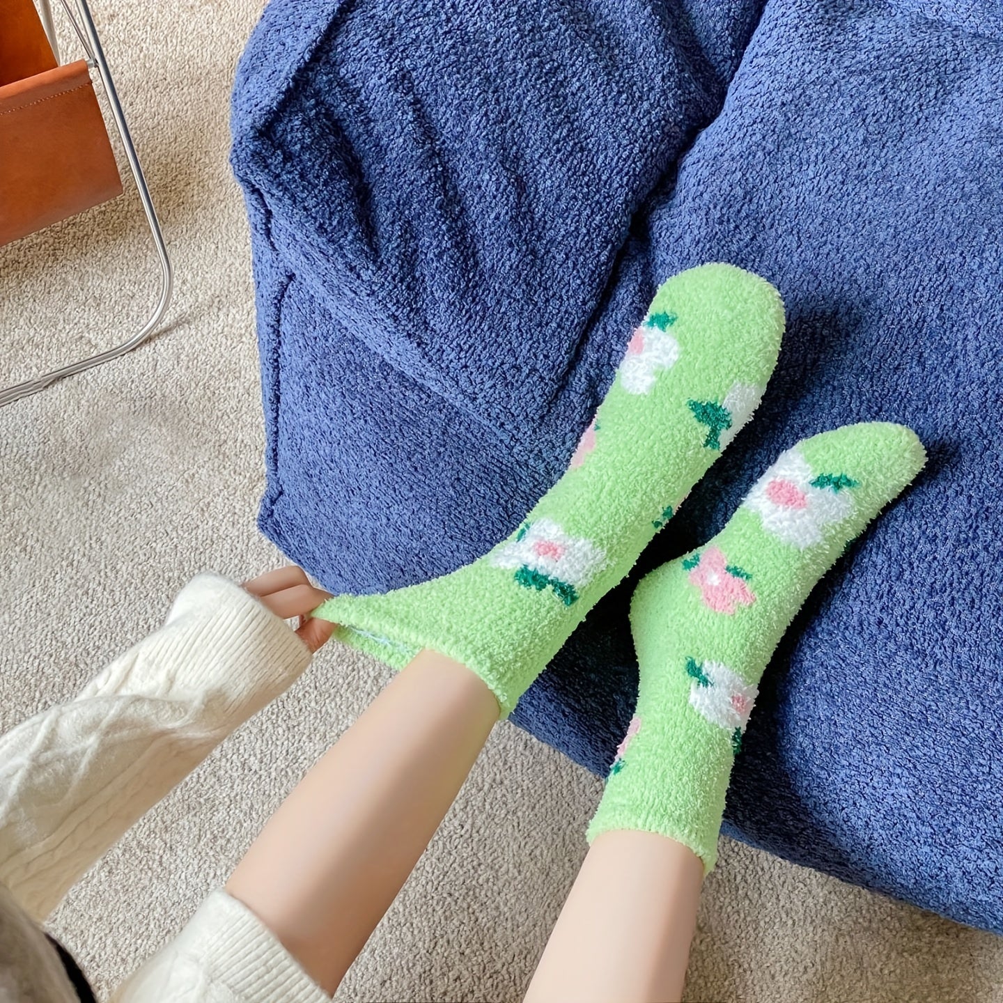 Floral Pattern Plush Socks Soft & Comfy Mid Tube Stockings