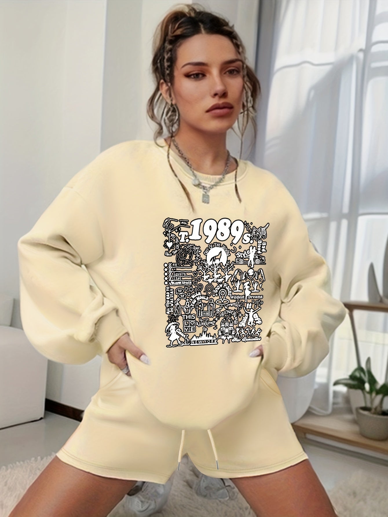  Casual Outfit Set: Graphic Sweatshirt & Shorts