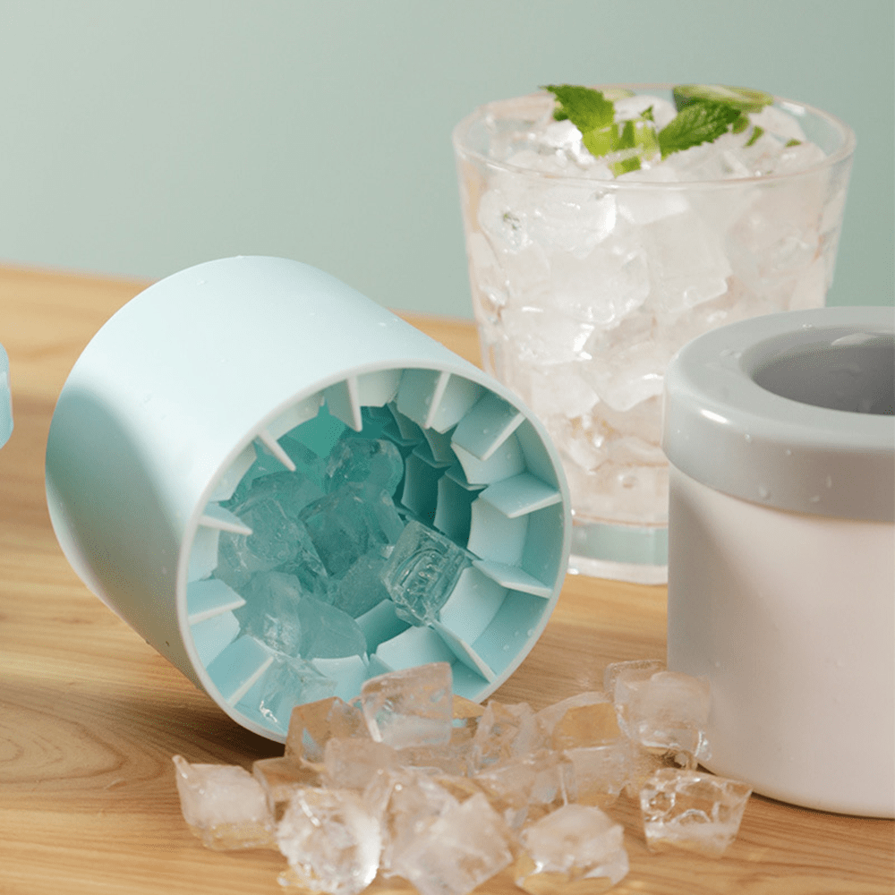 Portable Silicone Ice Cube Maker with Lid for Wine Beer Whiskey