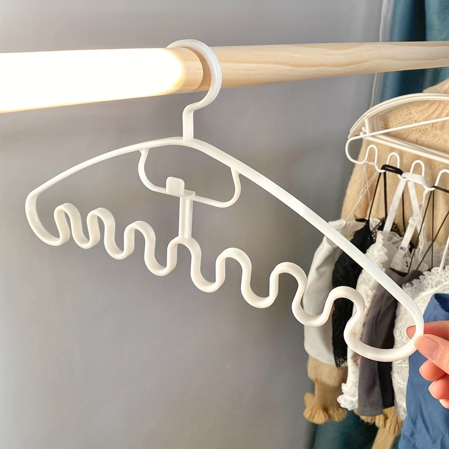 3pcs Wave Shaped Hanger Space Saving Seamless Hanging For Underwear Bra