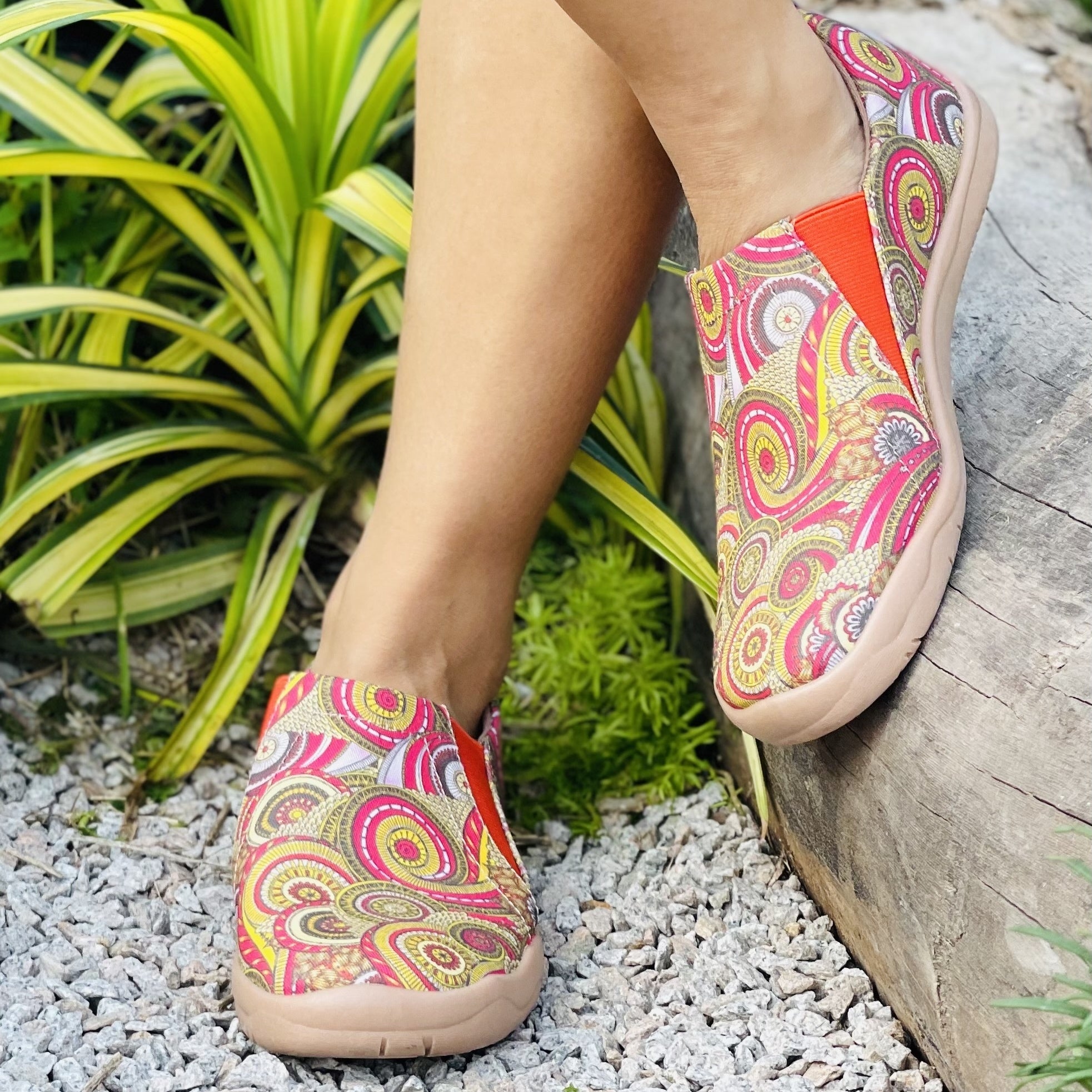 Women's Cashew Flowers Pattern Slip On Flat Canvas Shoes