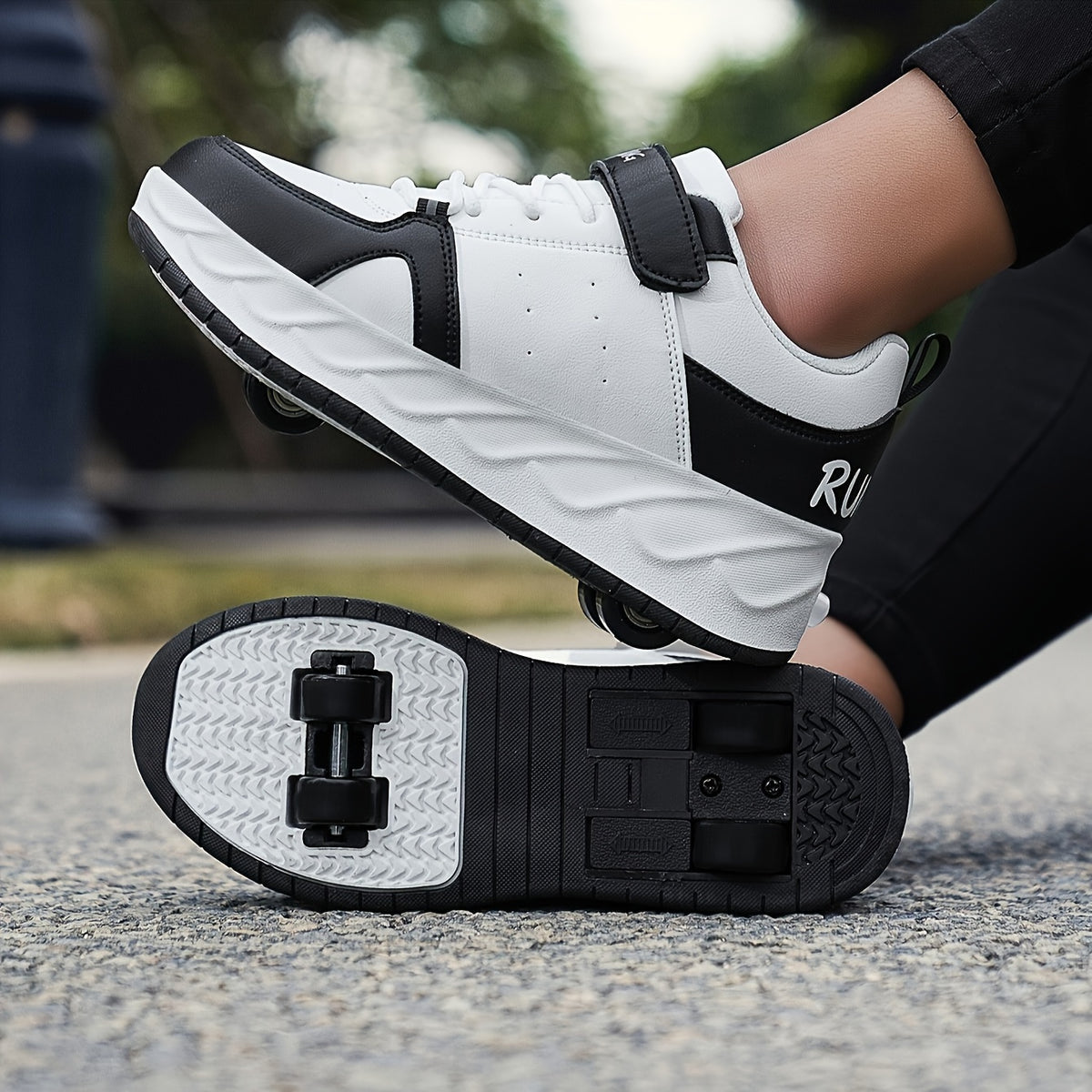 Boys Low Top Roller Skateboard Shoes Lightweight Anti Slip Wheel Shoes