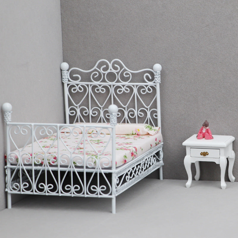 1:12 Scale Iron Double Bed Classic Finish Dollhouse Wedding Decor