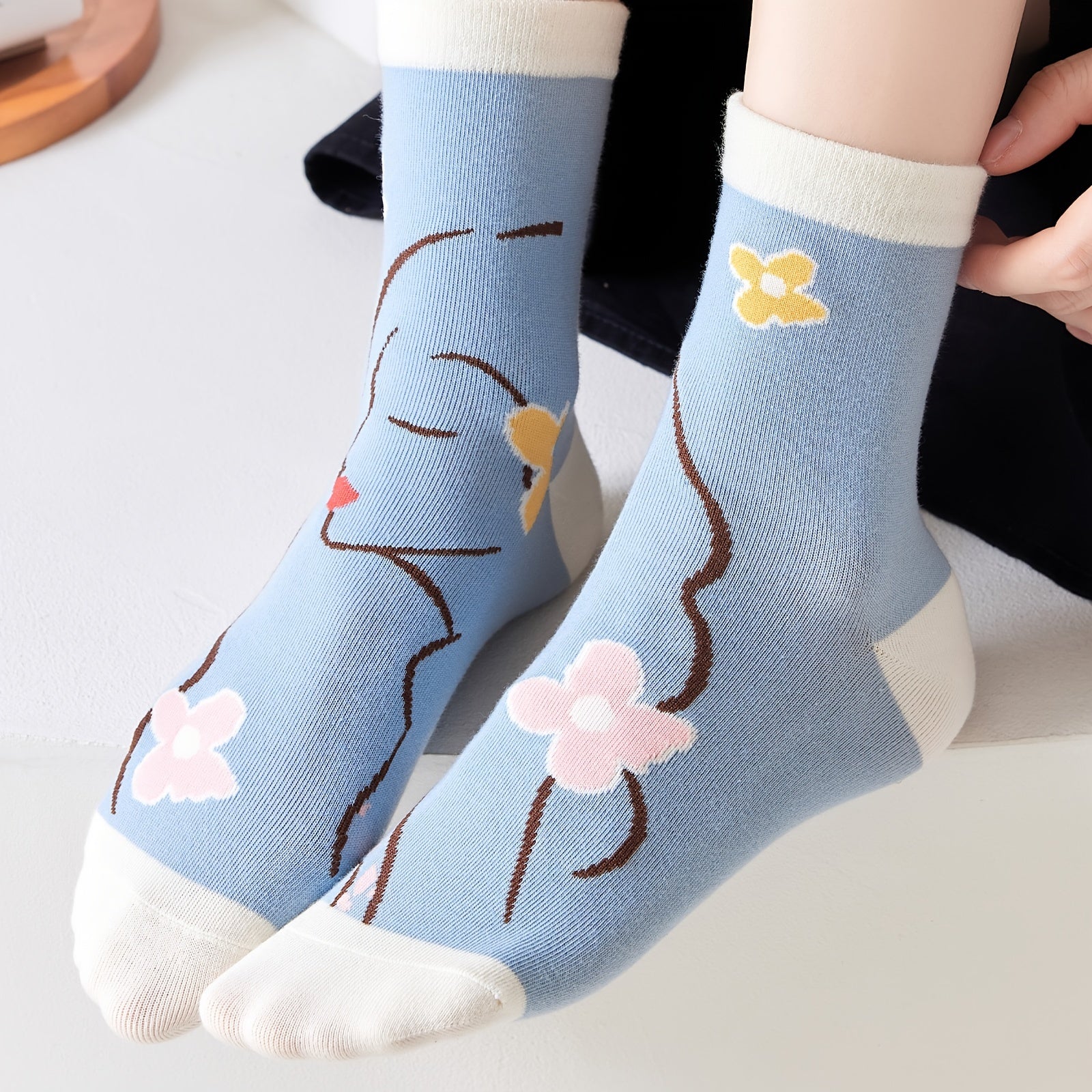 Funny Pattern Mid Tube Socks For Sports Skateboard Women's Socks