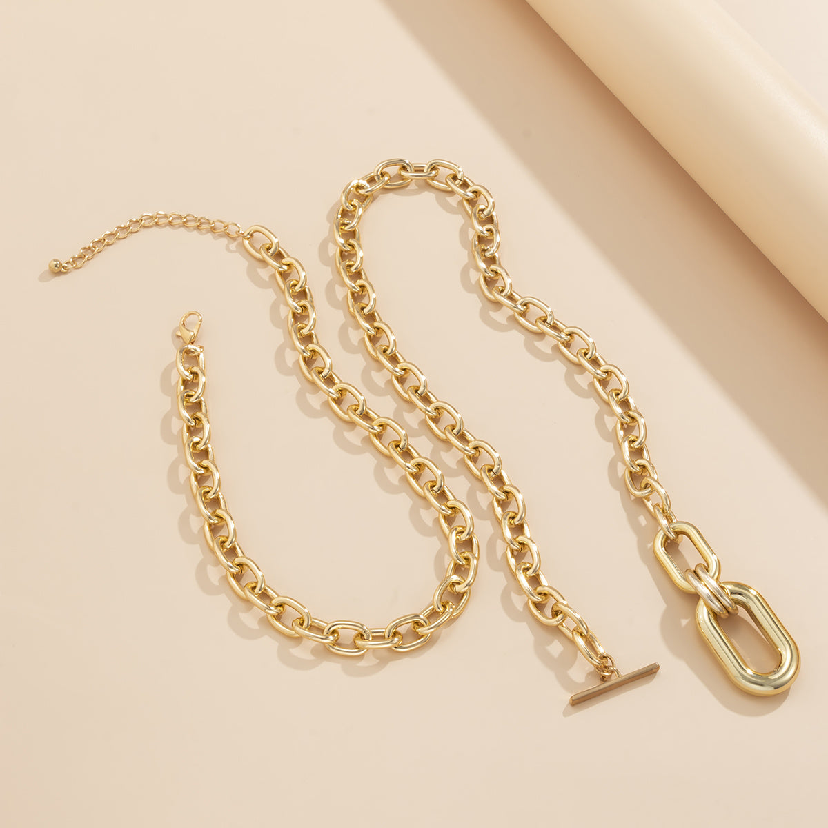 Geometric Round Buckle Chain Necklace Set
