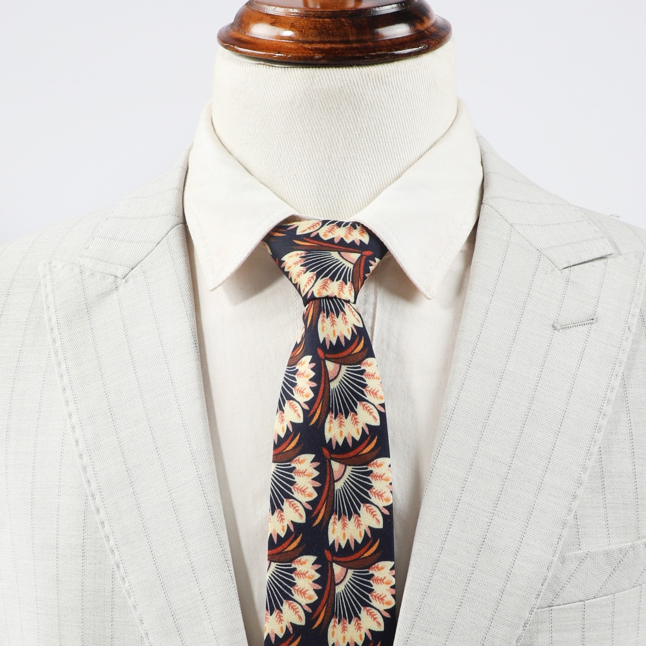 Multicolor Feather Shell Pattern Tie For Men