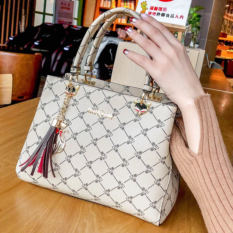 Mini Women Messenger Bags Pu Leather Women Shoulder Bag Tassel Solid Clutches Ch