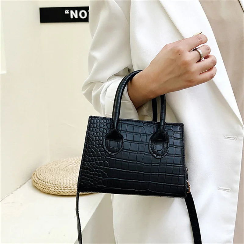 Crocodile Pattern PU Leather Crossbody Bag with Chain Shoulder Strap