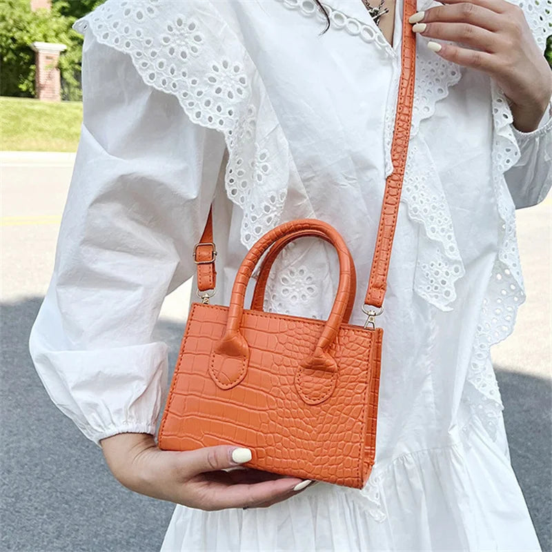 Crocodile Pattern PU Leather Crossbody Bag with Chain Shoulder Strap