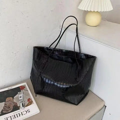 Women's Large Capacity Shoulder Bag for Work and Leisure