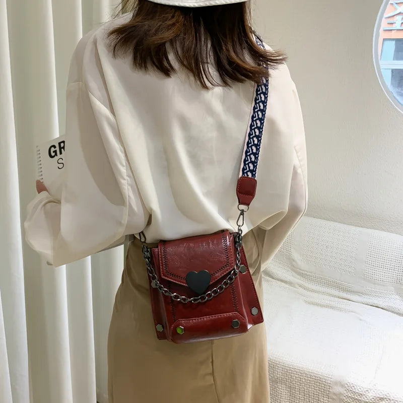 Women's Crossbody Bag Retro Heart Lock Shoulder Bag