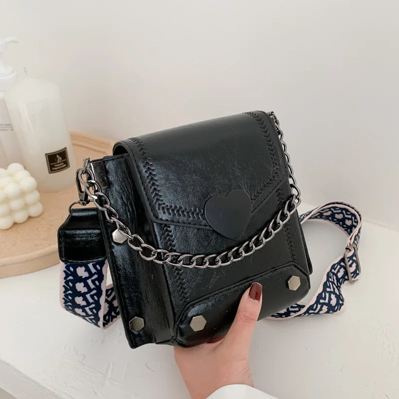 Women's Crossbody Bag Retro Heart Lock Shoulder Bag