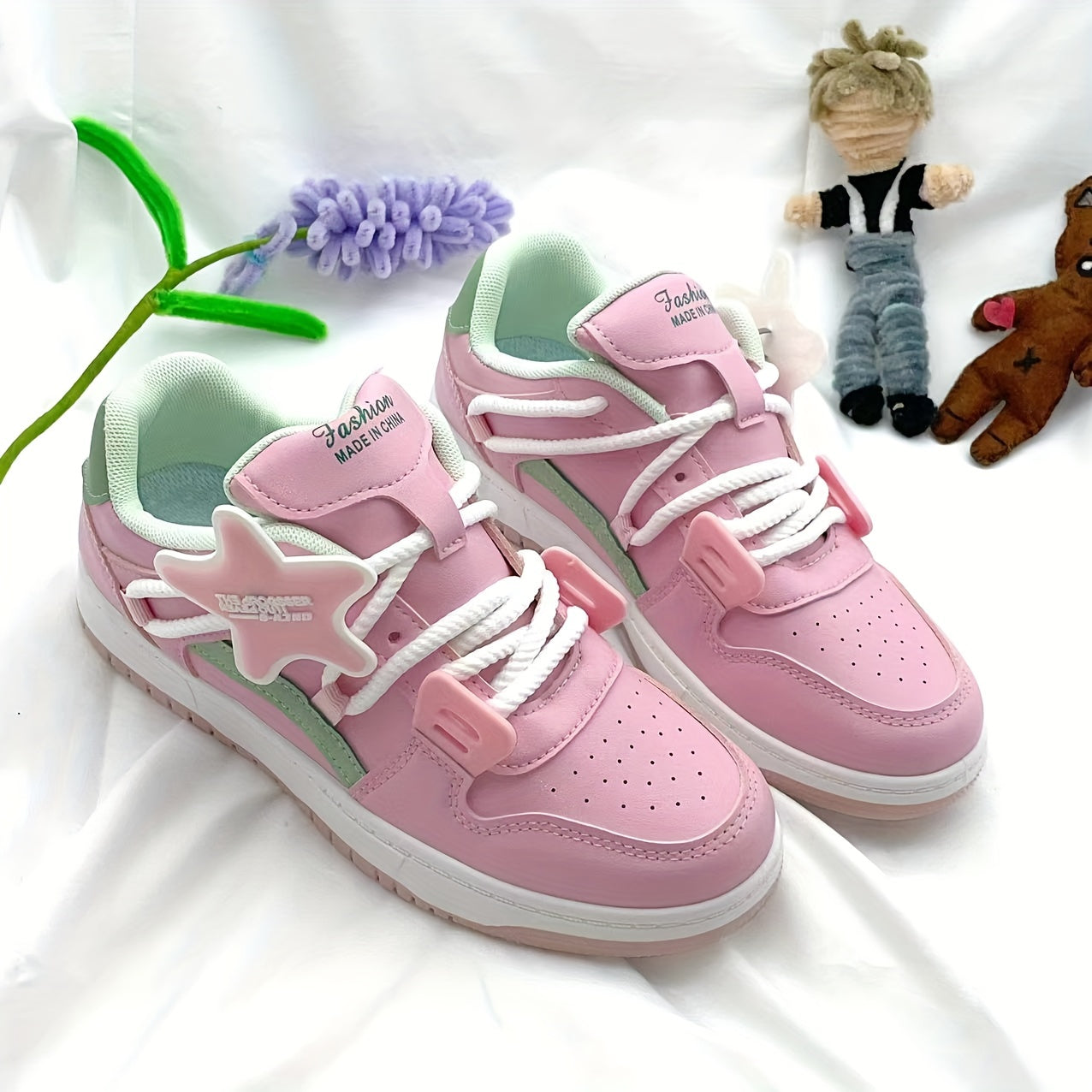 Women's Star Patched Lace up Skate Shoes Low Top Casual Sneakers