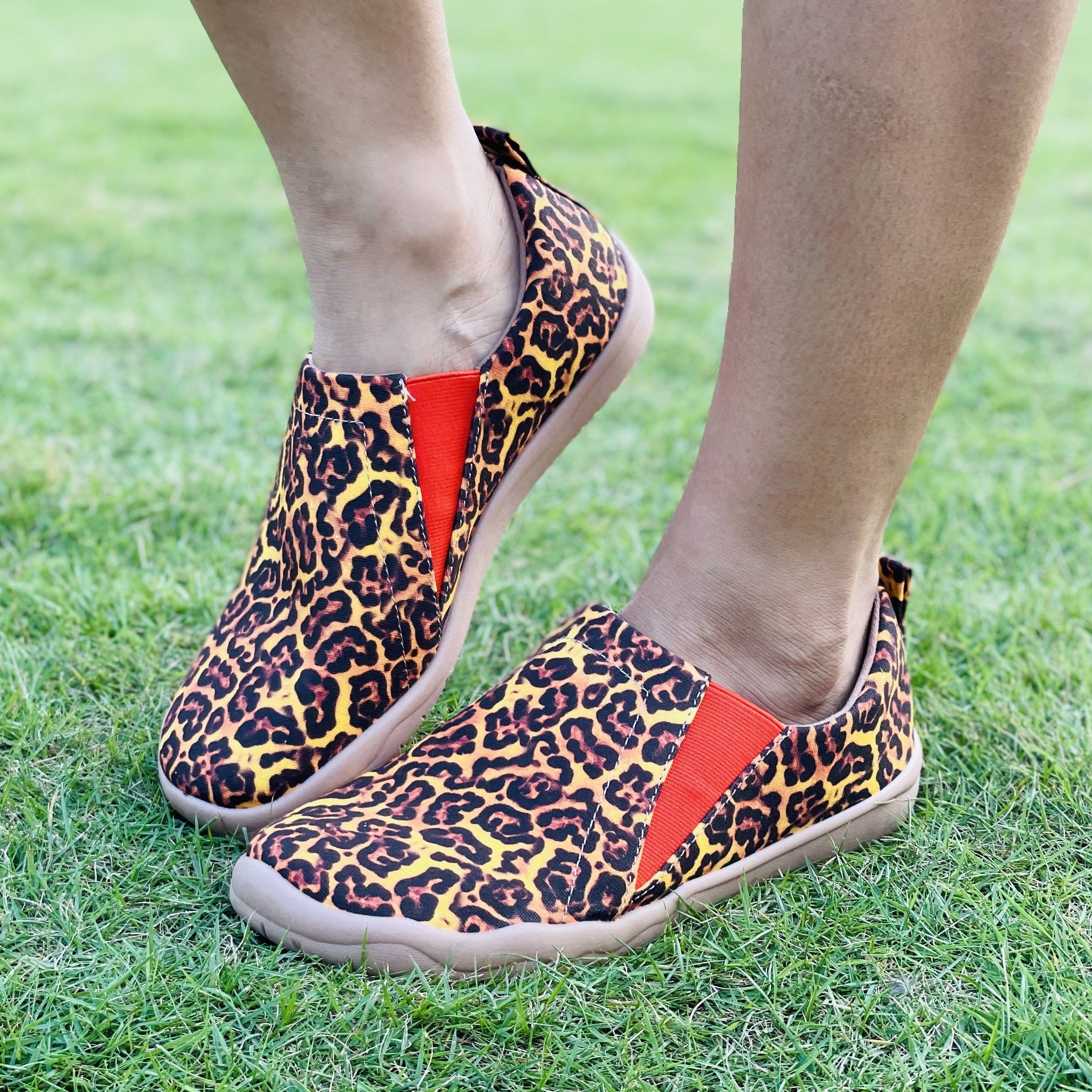 Leopard Pattern Canvas Slip On Round Toe Shoes