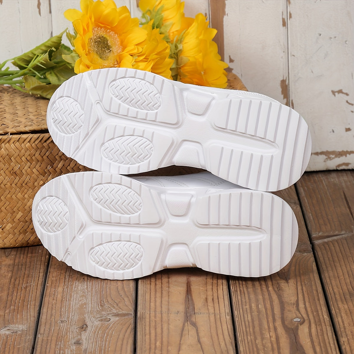 Solid Lightweight Breathable Running Shoes Heighten Wear Resistance