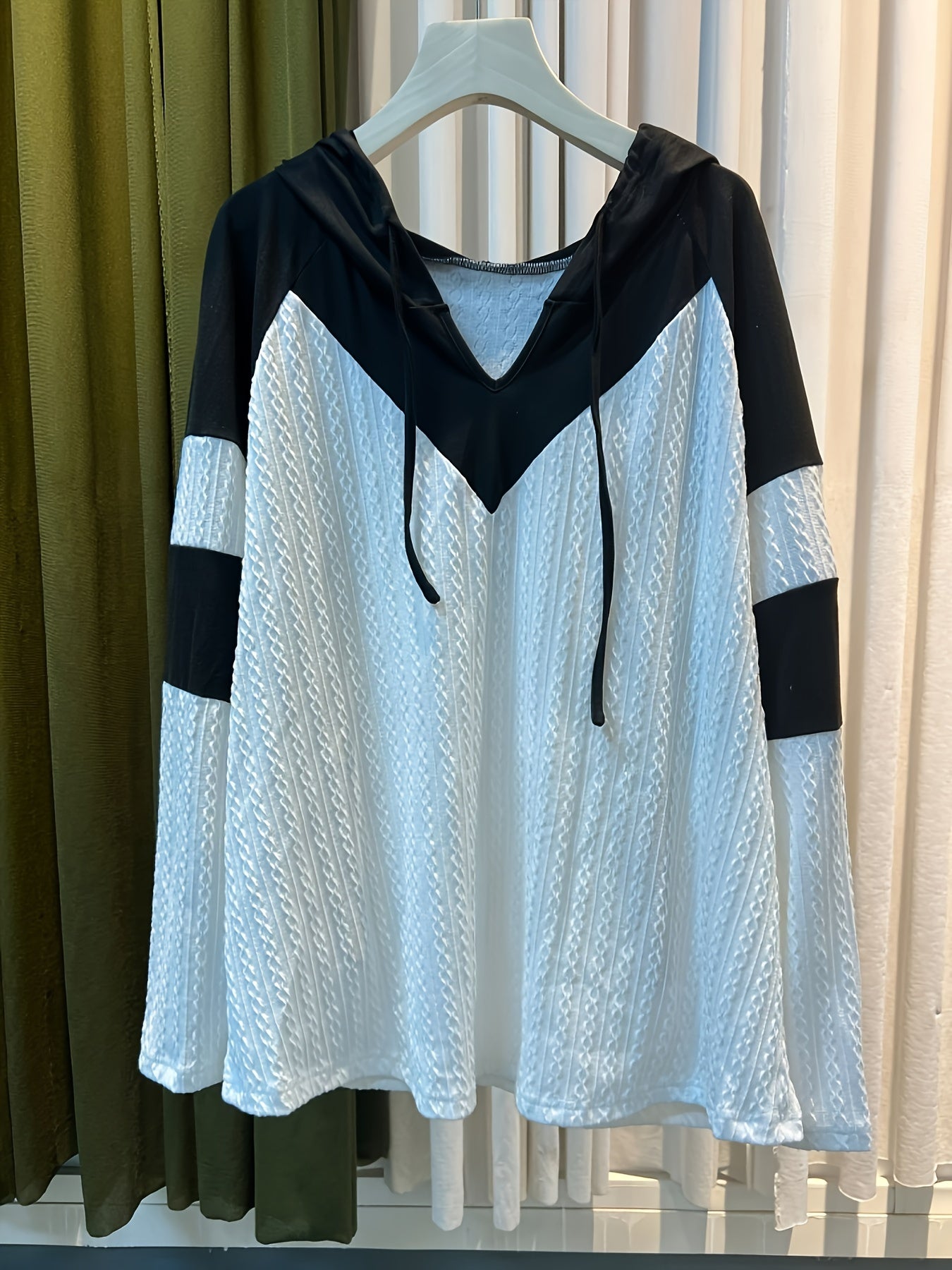  Women's Colorblock Cable Hoodie