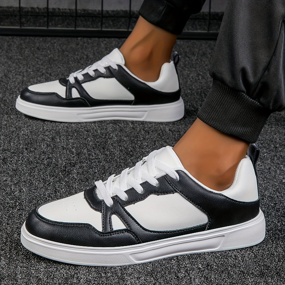 Solid Flat Sports Sneakers Slip-resistant Outdoor Skateboarding Shoes