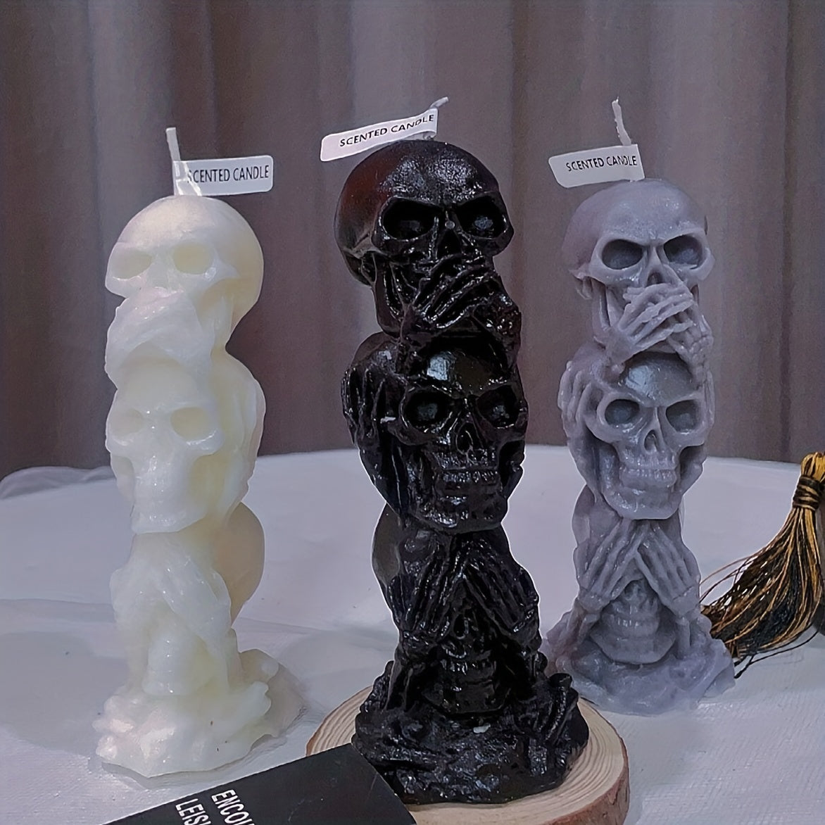 Halloween Triple Skull Swaying Aromatherapy Candle