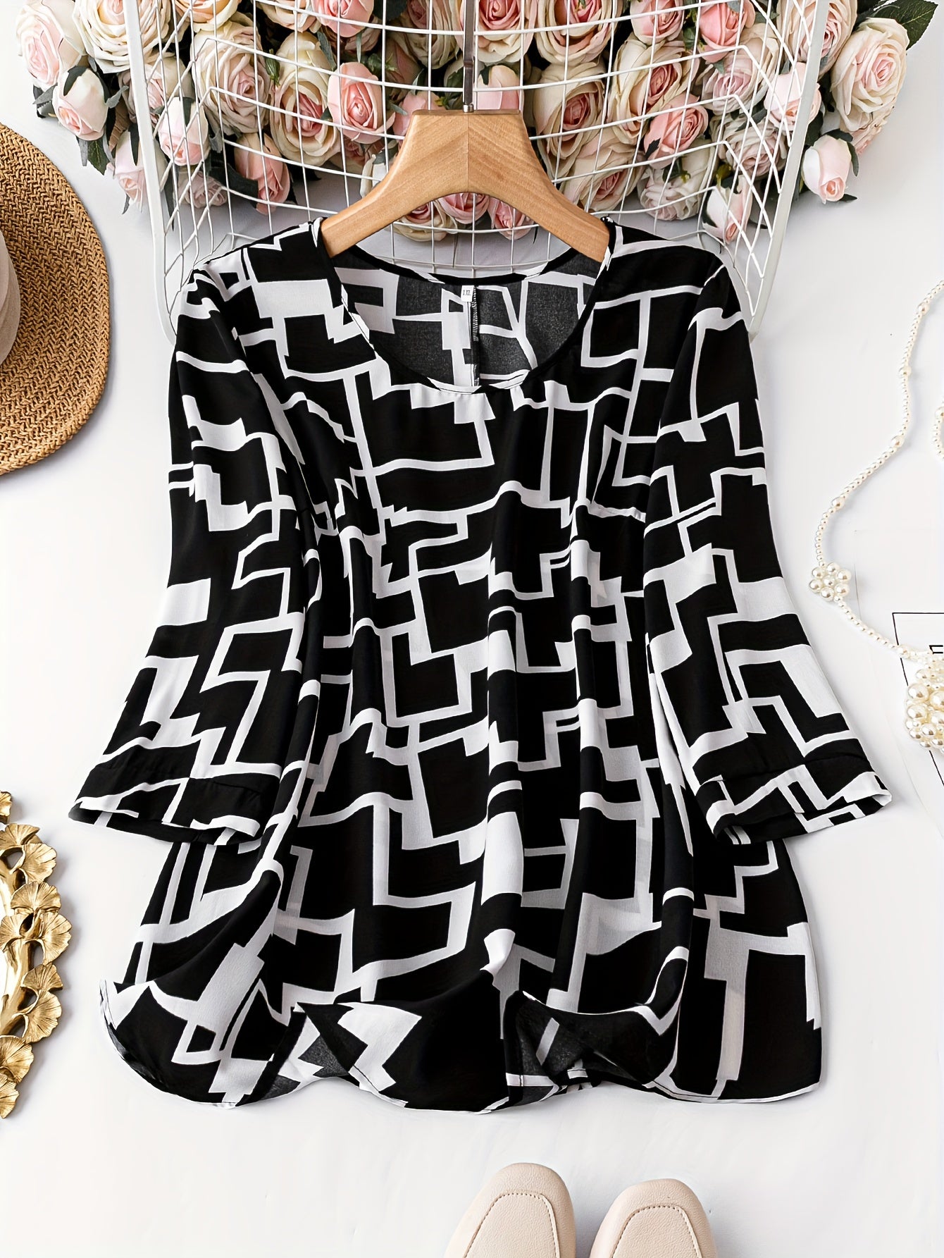  Geometric Print Round Neck Top