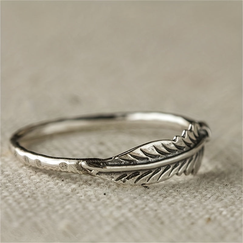 Retro Men's Feather Pattern Ring