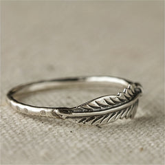 Retro Men's Feather Pattern Ring