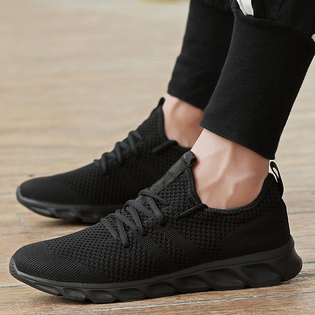 Men's Lightweight Running Shoes Breathable Outdoor Sneakers