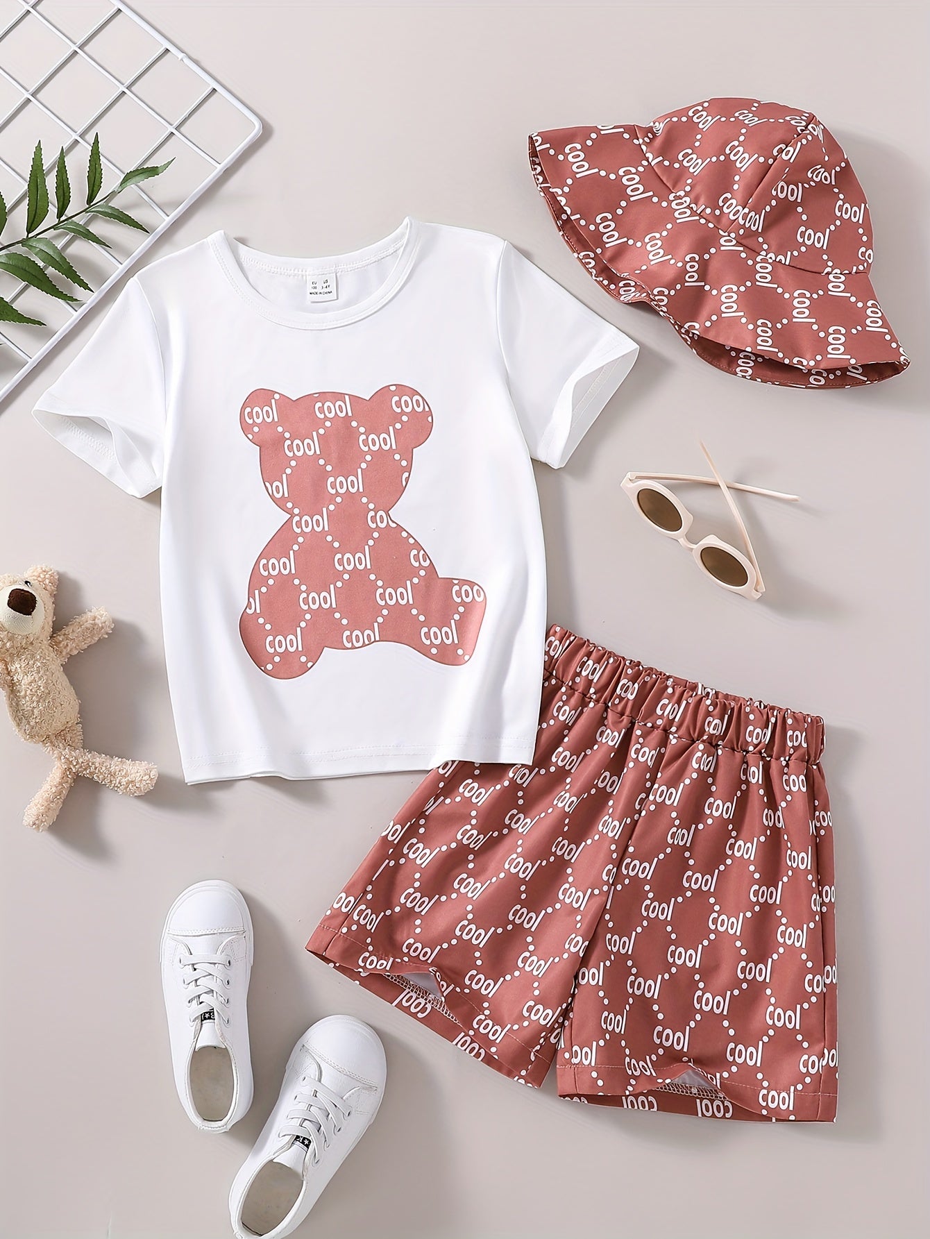 Bear Graphic Tee Top & Shorts & Hat 3pcs Suit Little Boys Outfit