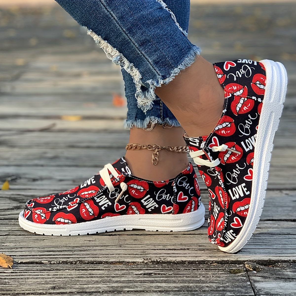 Women's Skateboard Shoes Lips Hearts English Letter Pattern Flat Lace-up Canvas