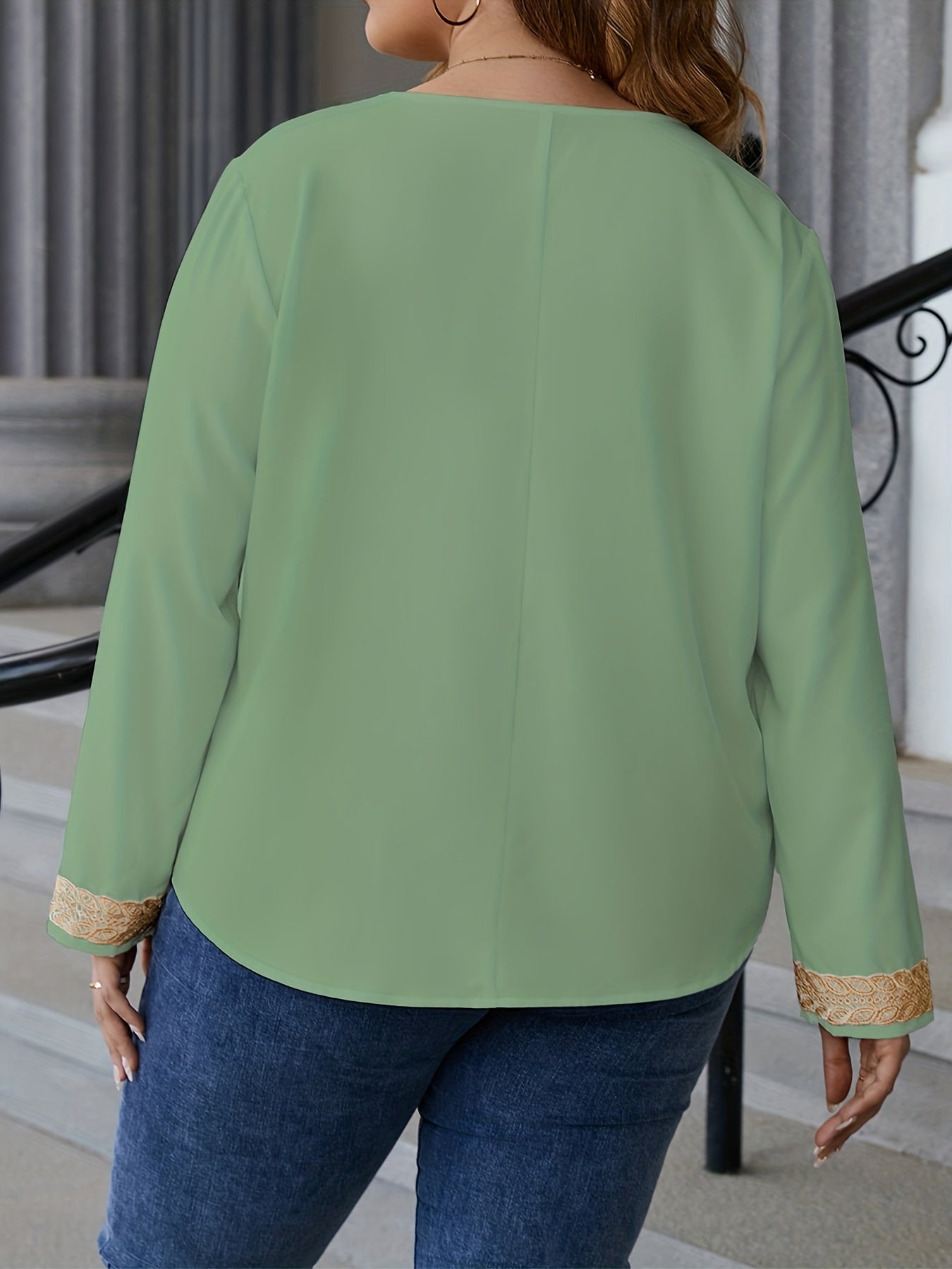  V-Neck Colorblock Lace Blouse