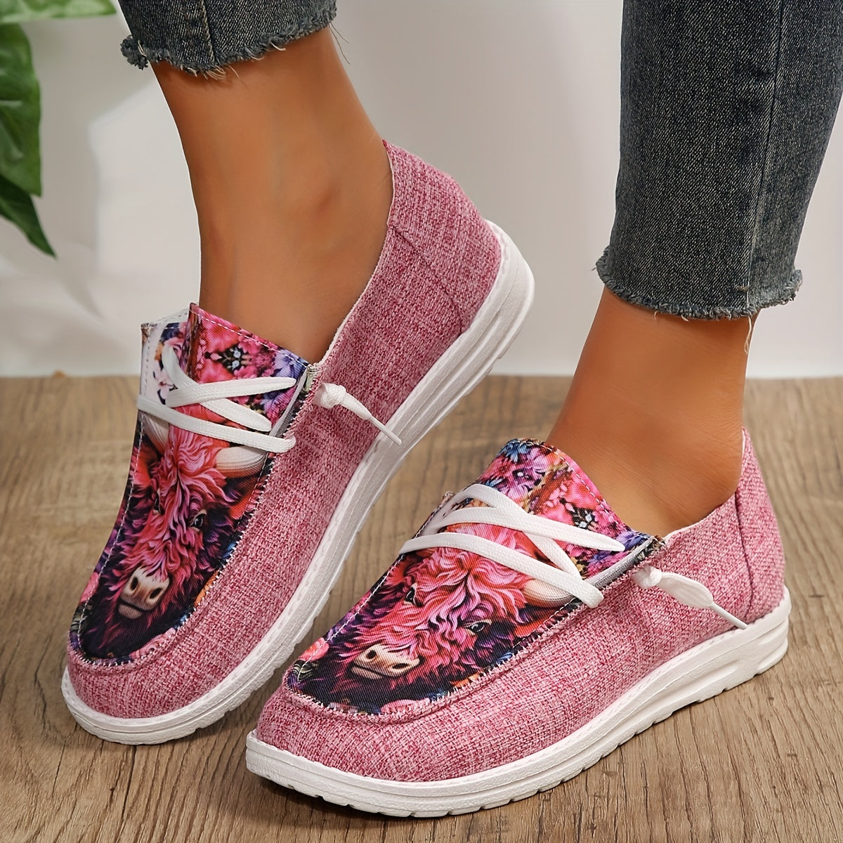 Women's Pink Bull Print Low Top Walking Shoes Lightweight Lace Up Casual Shoes