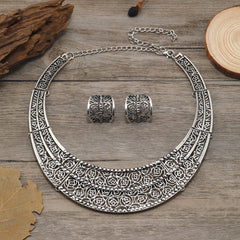 Vintage Style Hollow Jewelry Set with Choker Necklace & Stud Earrings