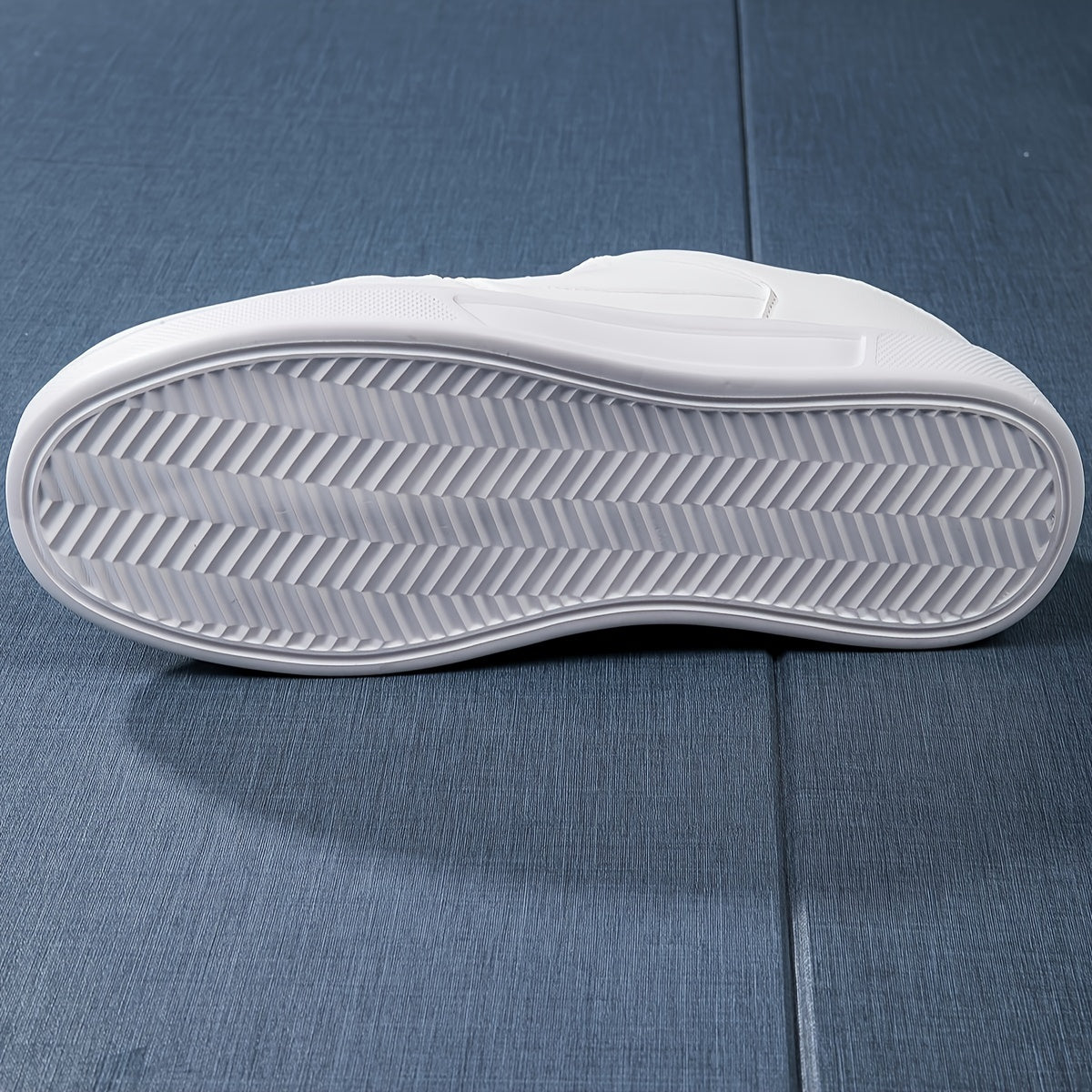 Solid Flat Sports Sneakers Slip-resistant Outdoor Skateboarding Shoes