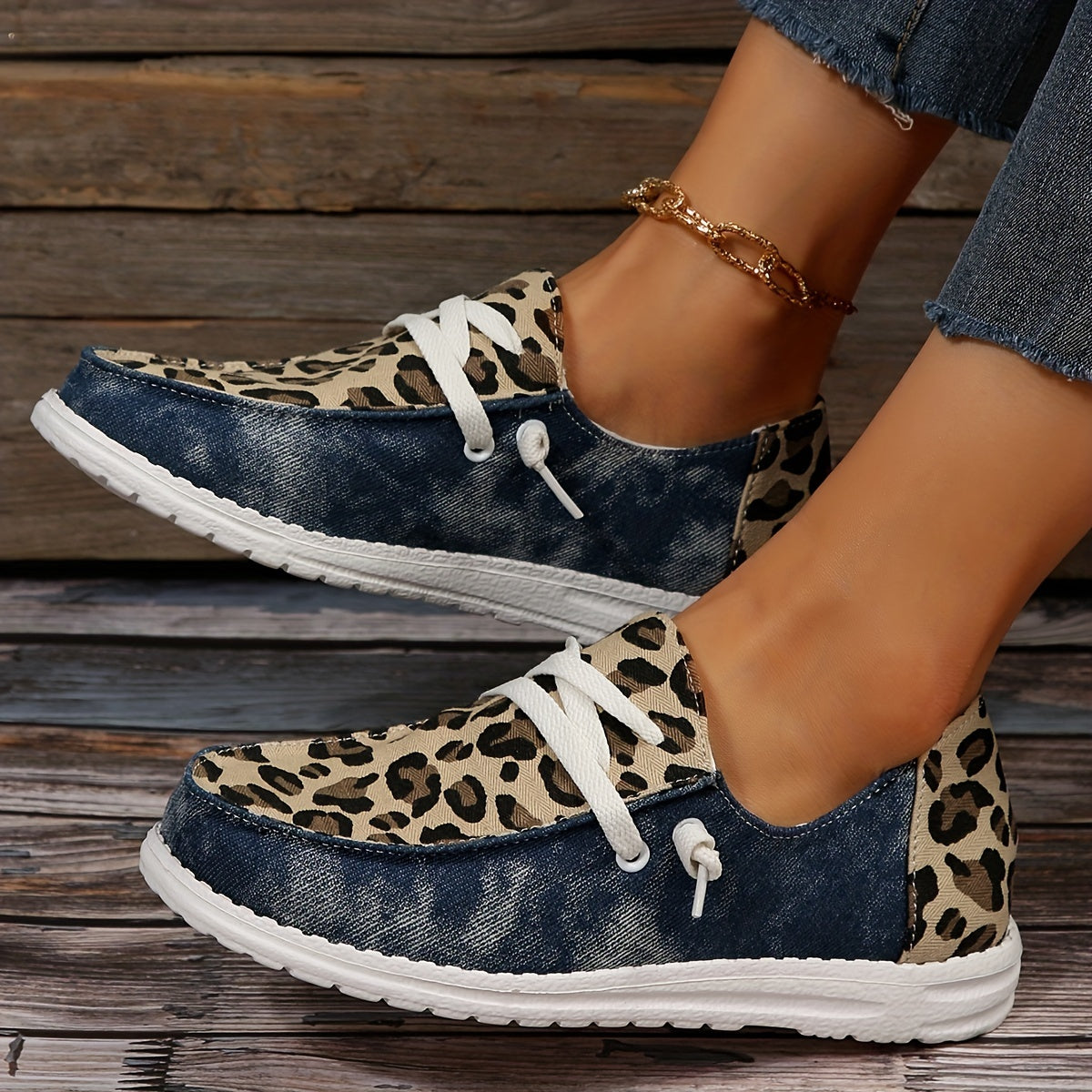 Leopard Printed Slip On Sneakers Lightweight Round Toe Outdoor Shoes