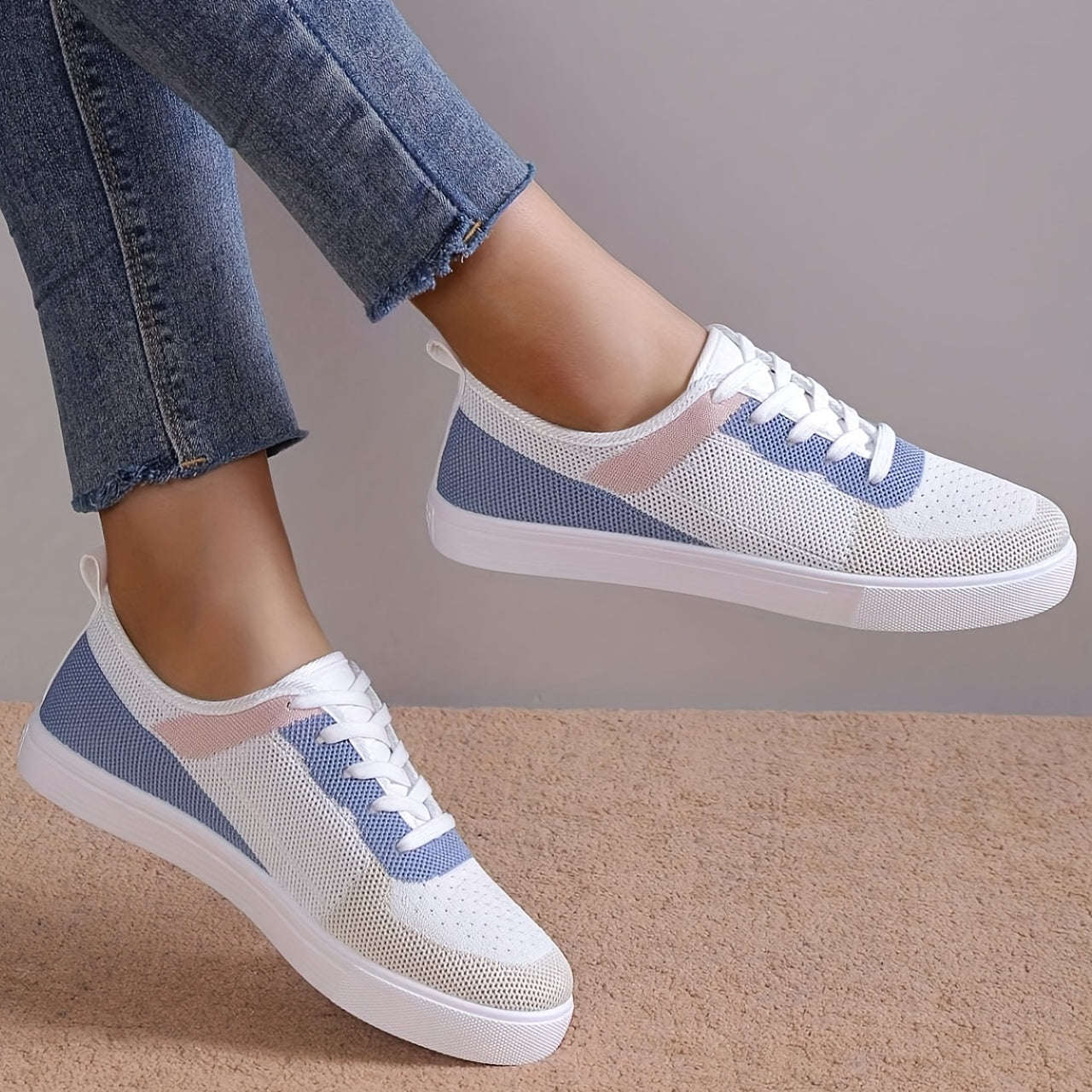Women's Mesh Lace-Up Skate Shoes Breathable Flat Outdoor Walking Shoes