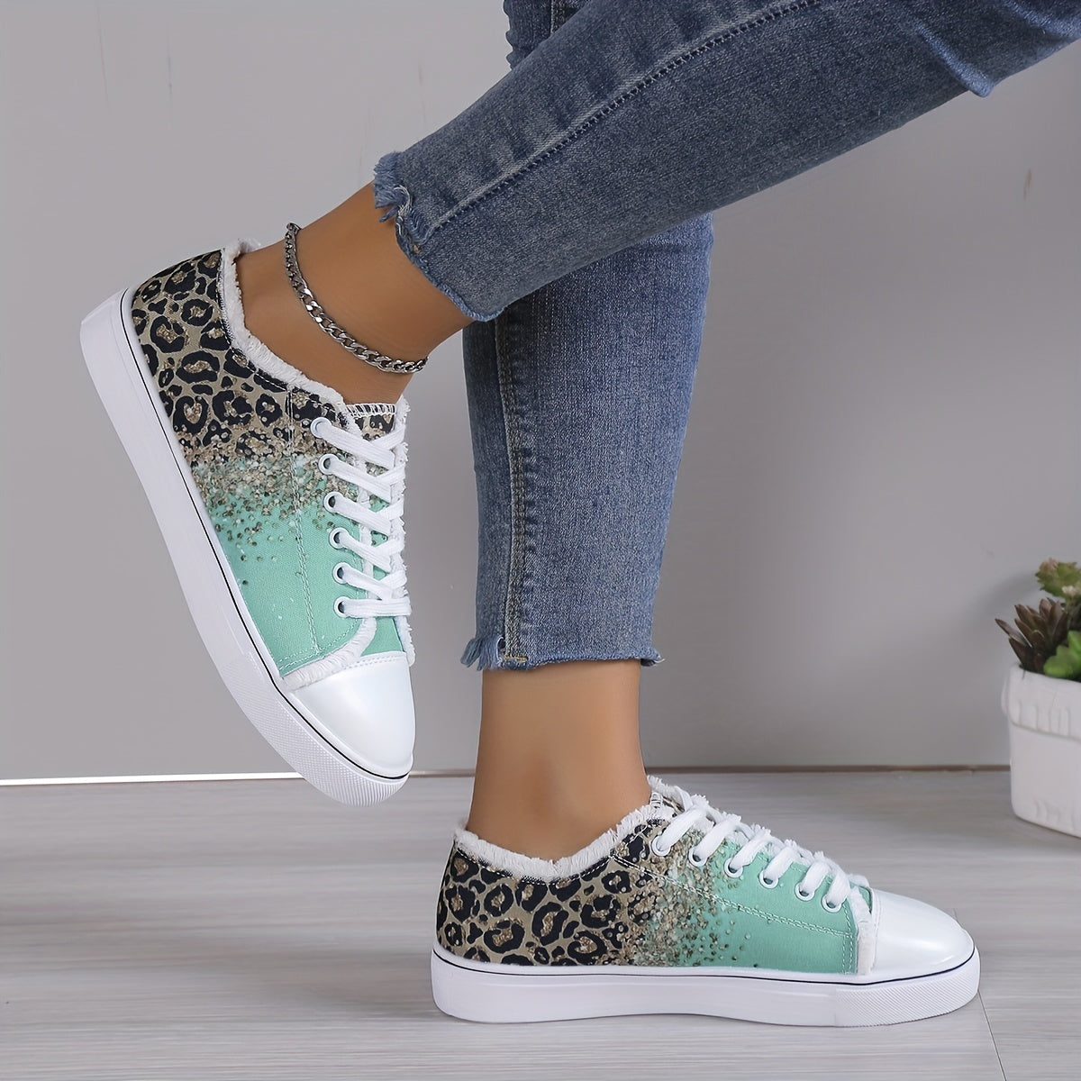 Leopard Print Sneakers Casual Round Toe Flat Canvas Shoes